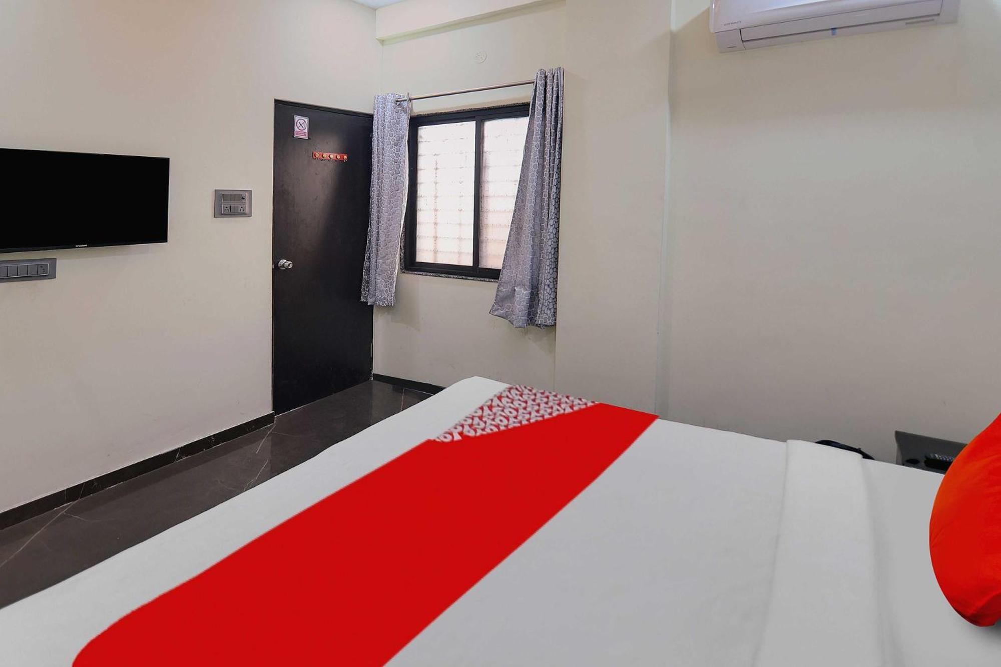 Oyo Hotel Blackgold Chandrapur Ngoại thất bức ảnh