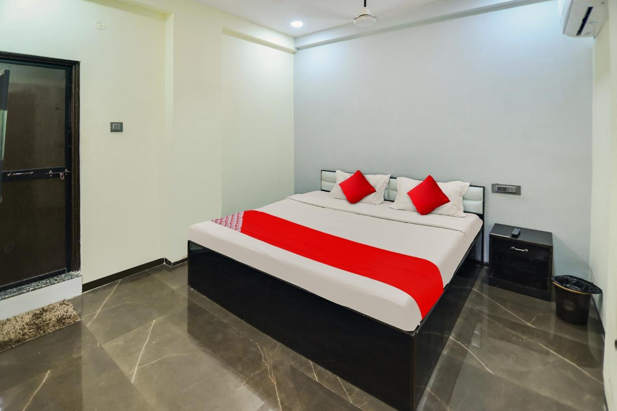 Oyo Hotel Blackgold Chandrapur Ngoại thất bức ảnh