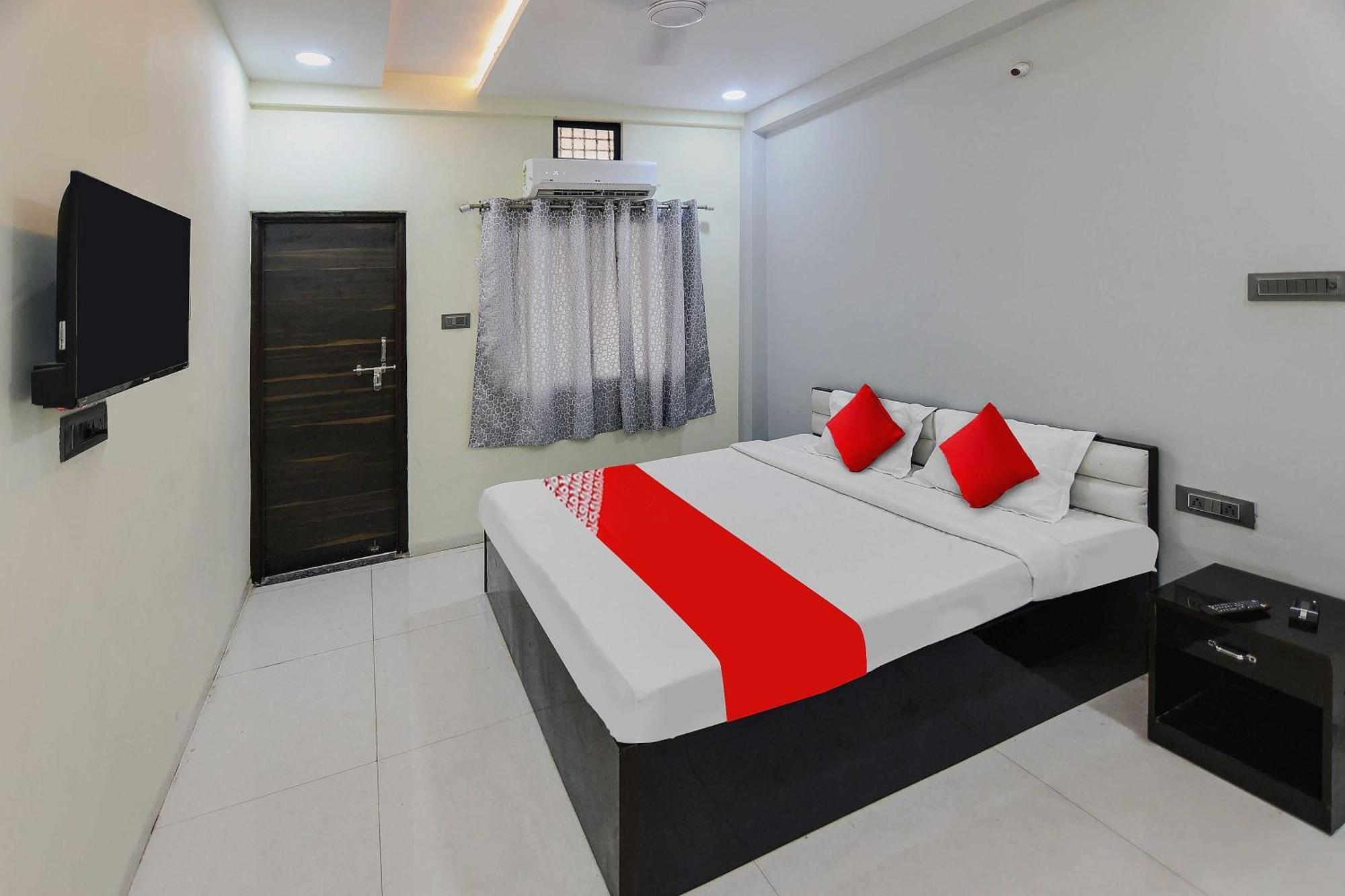 Oyo Hotel Blackgold Chandrapur Ngoại thất bức ảnh