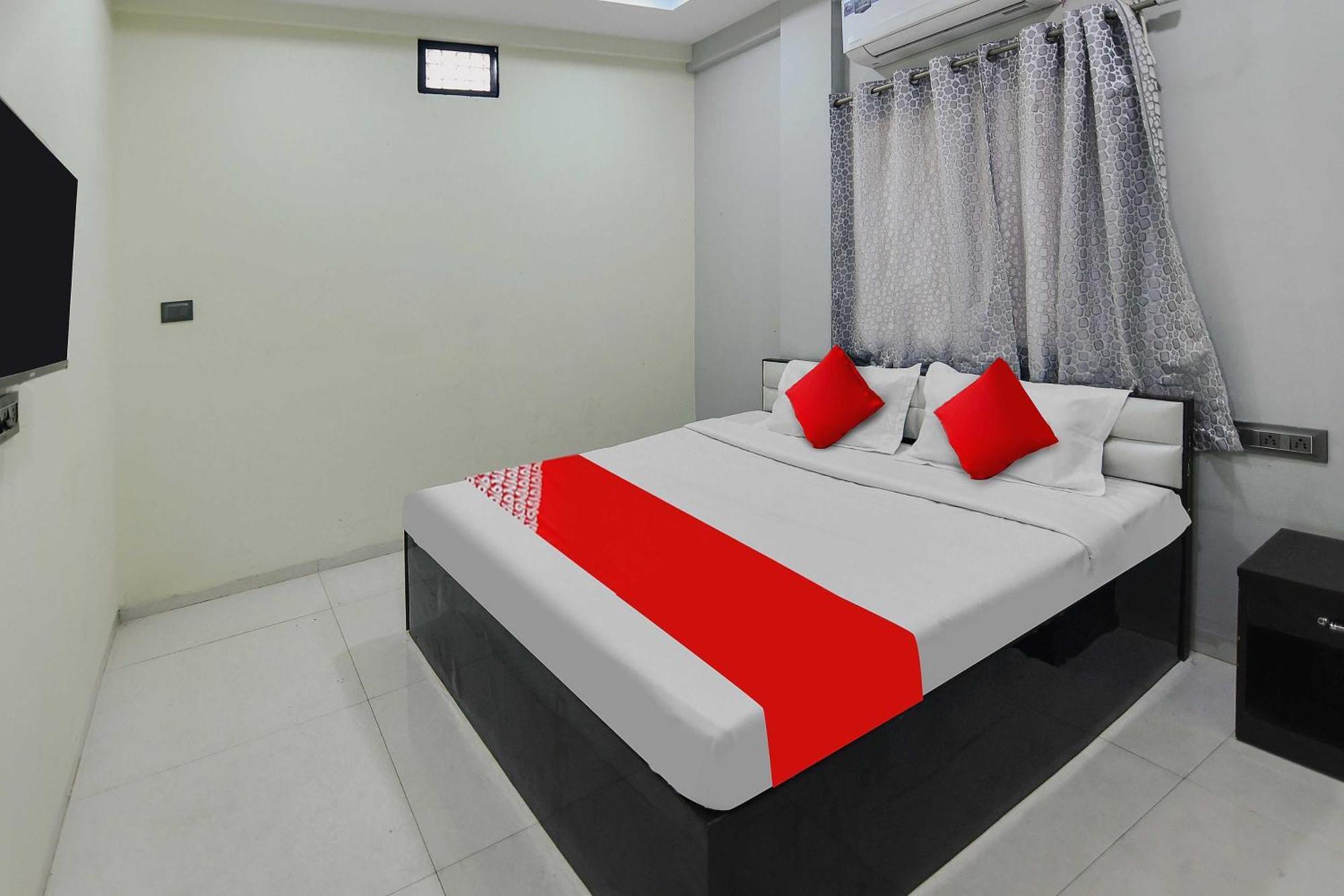 Oyo Hotel Blackgold Chandrapur Ngoại thất bức ảnh